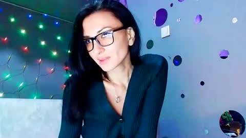 Siaconna online show from November 30, 2025, 8:07 am