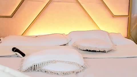 Siara and Zoe tattoo online show from December 20, 2025, 10:50 pm