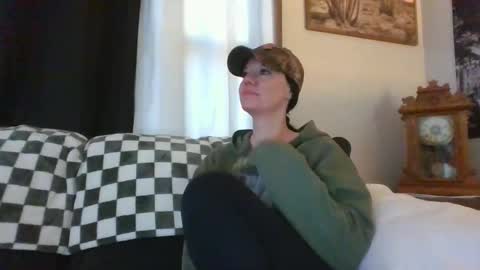 Snapshot of sidneyraee chatting on March 1, 2026, 4:09 pm Mrs. St. Patrickk online show from March 1, 2026, 4:09 pm