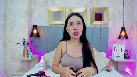 Snapshot of sienna_lorengb chatting on February 12, 2025, 11:51 am Camila Vargas online show from February 12, 2025, 11:51 am