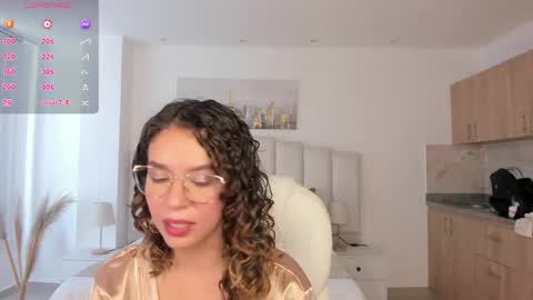 Snapshot of sienna_luxor chatting on May 24, 2026, 5:07 pm siiena online show from May 24, 2026, 5:07 pm