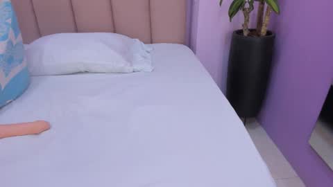 Snapshot of sienna_mg12 chatting on November 28, 2025, 11:57 am sienna_mg12 online show from November 28, 2025, 11:57 am