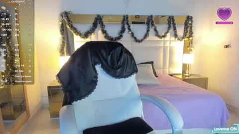 Sienna  online show from December 19, 2025, 11:28 am