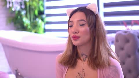 Sienna online show from September 29, 2025, 7:35 am