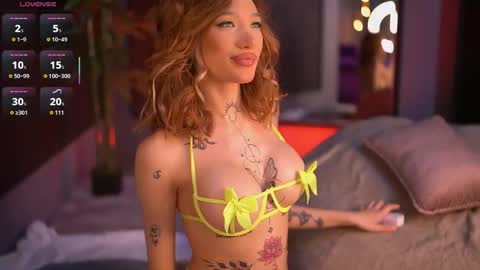 Sienna online show from October 14, 2025, 5:14 pm