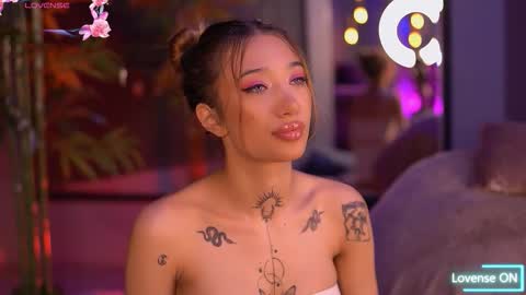 Sienna online show from October 28, 2025, 6:43 pm