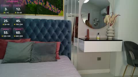 Sienna online show from April 15, 2026, 11:17 am