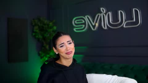 Sienna online show from October 11, 2025, 10:36 am