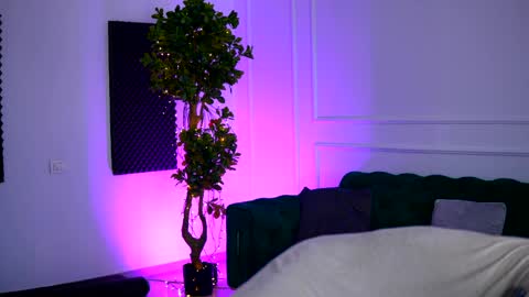 Sienna online show from April 5, 2026, 10:12 am