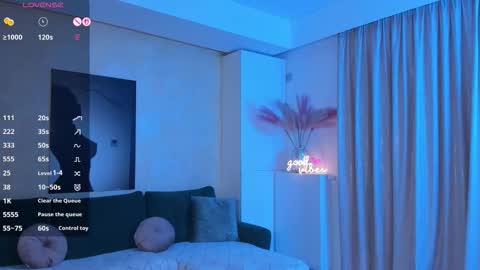 Sienna online show from October 24, 2025, 6:26 pm