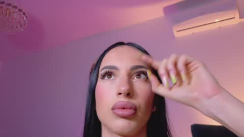 Sienna online show from April 16, 2026, 9:39 pm