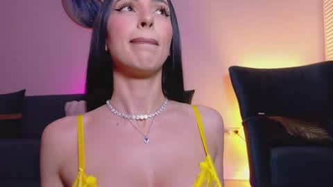 Sienna online show from May 16, 2026, 7:23 pm