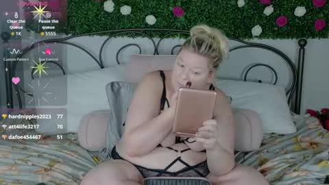 Snapshot of siennaxluxx chatting on July 20, 2026, 4:53 pm Sienna Luxx online show from July 20, 2026, 4:53 pm