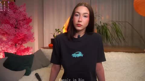 Eva  online show from October 24, 2025, 11:50 am