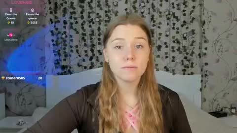 Chloe online show from October 31, 2025, 5:41 am