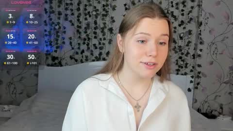 Chloe online show from November 17, 2025, 4:51 am