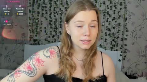 Chloe online show from November 18, 2025, 5:01 am