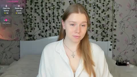 Chloe online show from November 24, 2025, 4:56 am