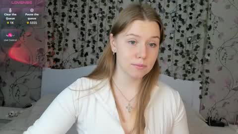 Chloe online show from November 27, 2025, 5:09 am