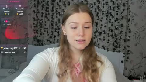 Chloe online show from December 2, 2025, 5:24 am