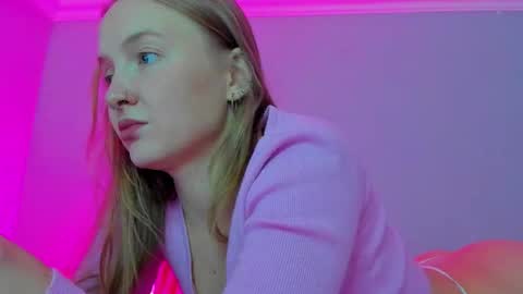 Snapshot of silky_huzelnut chatting on September 29, 2025, 8:30 am Mila online show from September 29, 2025, 8:30 am