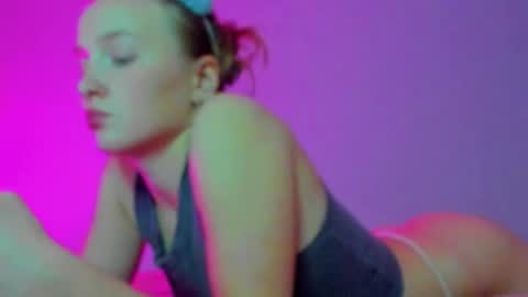 Snapshot of silky_huzelnut chatting on October 10, 2025, 9:03 pm Mila online show from October 10, 2025, 9:03 pm