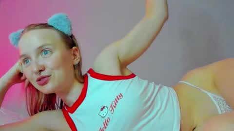 Snapshot of silky_huzelnut chatting on October 31, 2025, 8:10 pm Mila online show from October 31, 2025, 8:10 pm