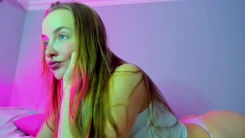 Mila online show from January 8, 2026, 7:43 am