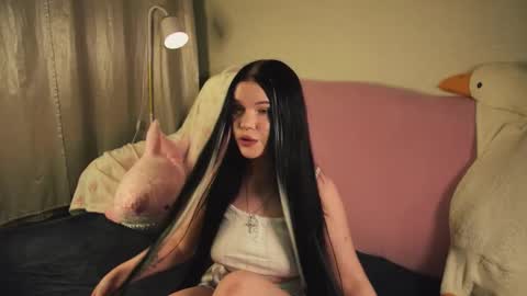 Nixie online show from December 15, 2025, 4:33 pm