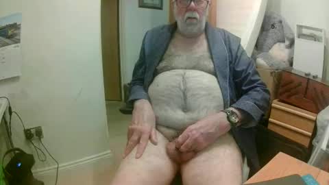 sillyoldman45221063 online show from April 6, 2026, 8:10 pm