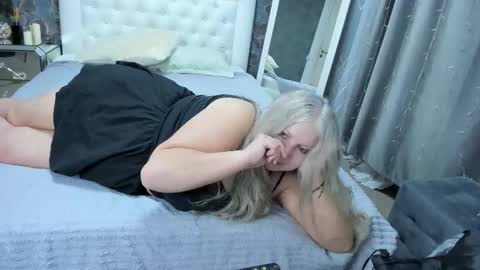 silver_moon_light online show from October 11, 2025, 10:30 pm