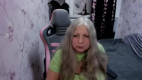 silver_moon_light online show from November 6, 2025, 11:15 pm