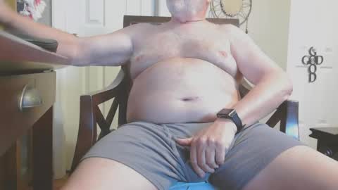 Snapshot of silverdaddy_1955 chatting on December 19, 2024, 6:01 pm Daddy Bear online show from December 19, 2024, 6:01 pm