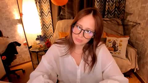 Snapshot of silvermoon_kira chatting on October 22, 2025, 12:16 pm Kira online show from October 22, 2025, 12:16 pm