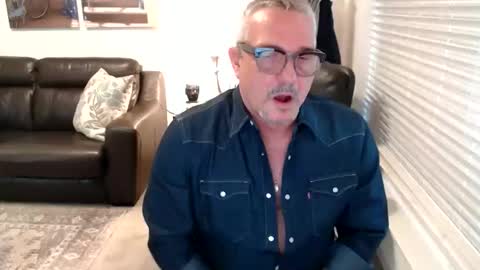 silveroli187 online show from November 11, 2025, 4:18 pm