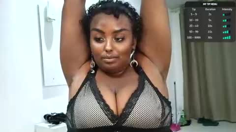 Simin Fox online show from June 17, 2026, 1:52 am