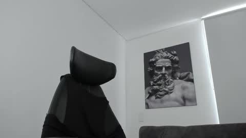 Snapshot of simon_leon01 chatting on October 3, 2025, 12:57 pm simon_leon01 online show from October 3, 2025, 12:57 pm