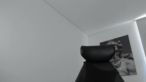 Snapshot of simon_leon01 chatting on October 5, 2025, 4:05 pm simon_leon01 online show from October 5, 2025, 4:05 pm