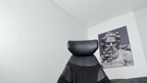 Snapshot of simon_leon01 chatting on October 10, 2025, 12:09 am simon_leon01 online show from October 10, 2025, 12:09 am