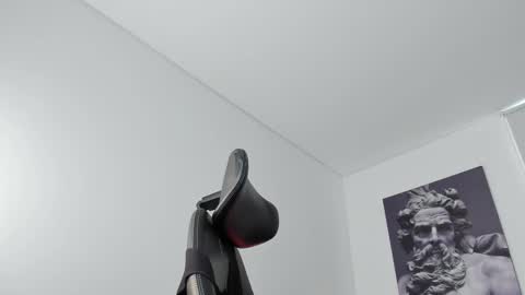 Snapshot of simon_leon01 chatting on October 22, 2025, 11:21 am simon_leon01 online show from October 22, 2025, 11:21 am