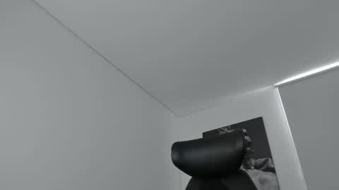 Snapshot of simon_leon01 chatting on November 10, 2025, 12:26 pm simon_leon01 online show from November 10, 2025, 12:26 pm