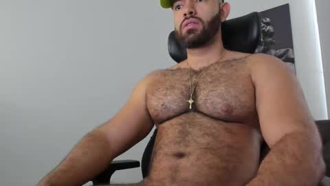 simon_leon01 online show from March 3, 2026, 1:39 pm