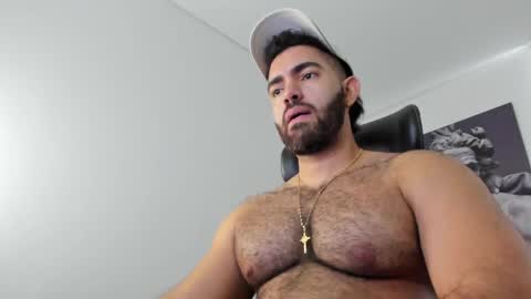 simon_leon01 online show from May 21, 2026, 10:17 pm
