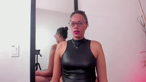 simona_brooke online show from September 30, 2025, 9:20 pm