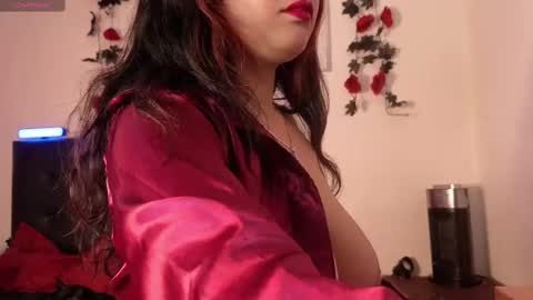 Simone Phill  online show from October 3, 2025, 7:33 pm