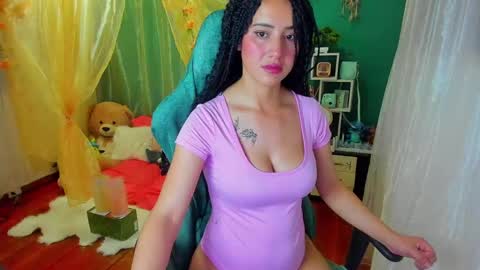 Snapshot of simone_simpson chatting on September 11, 2025, 4:34 am Simon Simpson Modelo Independiente online show from September 11, 2025, 4:34 am