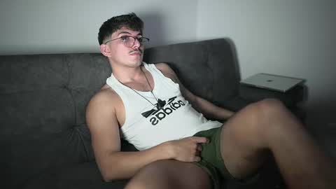 Snapshot of simoon_01 chatting on October 16, 2025, 3:40 am SIMOON online show from October 16, 2025, 3:40 am