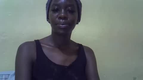 simplyloy33 online show from April 21, 2026, 4:19 am