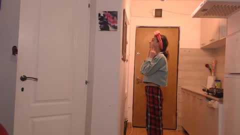 simyhvn online show from February 19, 2026, 5:36 am