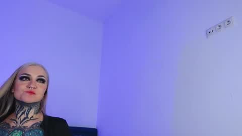 Snapshot of sindeleros chatting on November 5, 2025, 1:44 pm Ms. Sindel online show from November 5, 2025, 1:44 pm